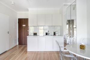 Luxury 2-room apartment with a beautiful city view - Mennica Residence