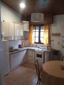 Dto tres personas mas elegido wifi libre-acepta mascotas-parrilla-piscina enero-reposeras-terraza solarium