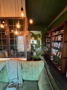 Boeken kot, charming apartment via tinykot