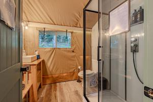 Nature Retreat Cozy tentHVACSpa Bath