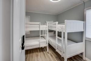 Ocean View 3BR Pelicans WatchPoolSteps to Beach