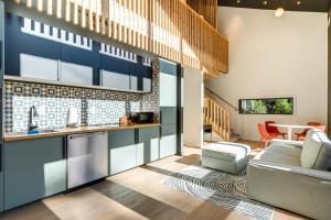 4 Mi to Dtwn Brevard Modern Pisgah Forest Getaway