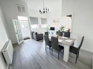 Spacious 2BR Home by Portobello Beach