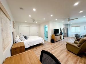 Relaxing Mesa Cottage - Walk to Beach, Trails and Cafes