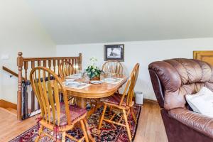 Near Hiking and Biking Pet-Friendly Rogers Getaway!