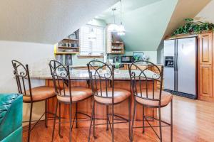 Near Hiking and Biking Pet-Friendly Rogers Getaway!