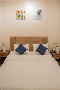 شقه غرفه وصاله مودرن حي المروج a18