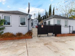 Cozy Studio, Studio City Unit 2