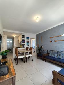 5E - Apartamento 2 Quartos com Ar cond, Sala, Cozinha, 2 Banheiros, 1 Garagem, Frente Mar