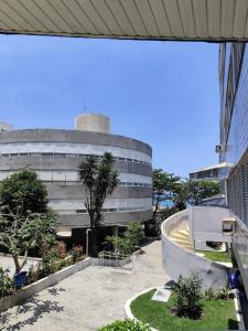 5E - Apartamento 2 Quartos com Ar cond, Sala, Cozinha, 2 Banheiros, 1 Garagem, Frente Mar