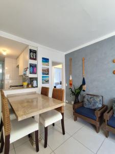 Apto 5E - 2 Quartos com Ar Condicionado, 2 Banheiros, 1 vaga e Internet - Frente ao Mar