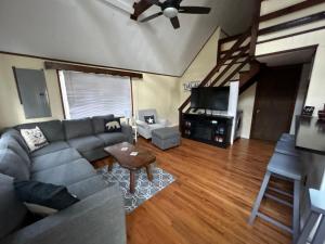 Home in Arrowhead Lake Pocono PA - Lake Access, Hot Tub, Fire Pit, and Amenities Included
