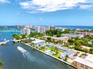 Waterfront Intercoastal, Walk to the Beach, Pool & Hot Tub, Watch the Boats