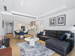 Luxury Beachfront 1-Bed Apartment with Pool & Gym