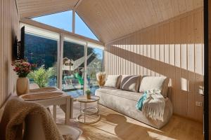 Holiday homes with swimming pool, close to the sea