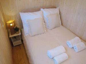 Holiday homes with swimming pool, close to the sea