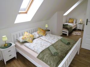 Green Hill Domyslow, 6 persons