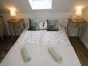 Green Hill Domyslow, 6 persons