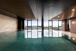 Free parking - 2 bed 2 bathroom modern apartment