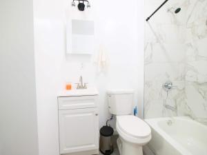 Bright 1BR Getaway Wi-Fi - mins to NYC