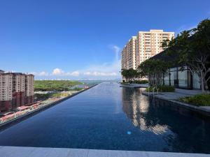 Georgetown Urban Family & Baby-Friendly Home with Skypool Seaview