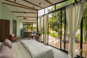 Romantic Mirror-Clad Tiny with Private Hot Tub