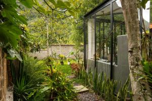 Romantic Mirror-Clad Tiny with Private Hot Tub
