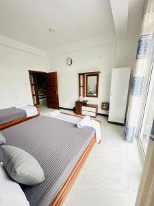 Kandy Villa Grey