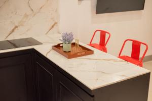 Contemporary Design Central District Studio 2B !