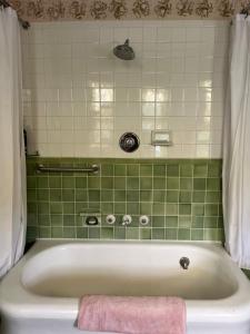 Munroe Inn Boutique Hotel