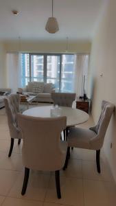 Cozy private master bedroom for solo female in shared home