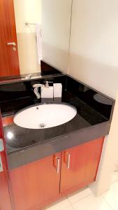 Cozy private master bedroom for solo female in shared home