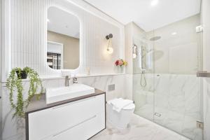 Urban Haven & Beach Breeze - Contemporary Apartment in Kogarah