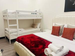 Bangrak house 200 meters near BTS SaphanTaksin in city