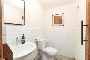 Villa Anicca - Family-Friendly 4BR Villa Umalas With Private Pool And Rooftop Lounge