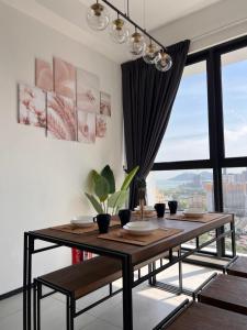 Georgetown Urban Family & Baby-Friendly Home with Skypool Seaview