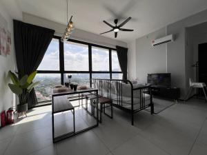 Georgetown Urban Family & Baby-Friendly Home with Skypool Seaview