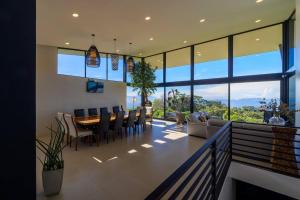 Private Room C with Mountain Views in Grecia