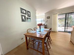 Cronulla courtyard unit, 10 mins walk to Beach & Bay