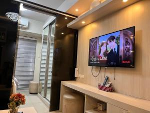 EaseStay by Bren in Shell Residences MOA