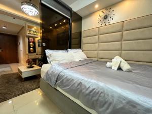 EaseStay by Bren in Shell Residences MOA