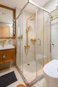 Opulent Condo Knightsbridge Residences