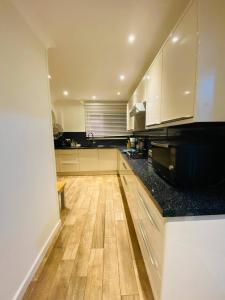 Relax in this Charming East Cowes House with Garden and BBQ