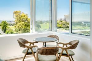 2bed Mouille Point Apartment w Amazing Cape Views