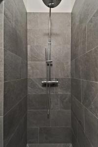 Attic Lake View with Free Parking