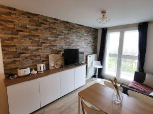 Chambre Privée Cosy- Dans Appartement Moderne en Colocation- Tram A -P5-2