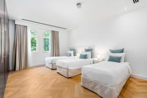 Private villa in Dubai with swimming pool and huge garden