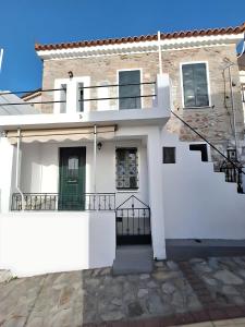 balconi 1911 - Traditional house in Ydroussa, Samos