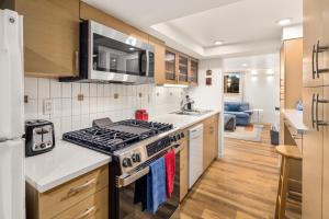 Secret Garden Getaway-Walk to Beach