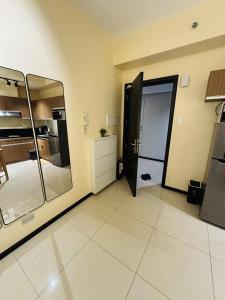 1-Bedroom Condo - Stunning Sunset at the City